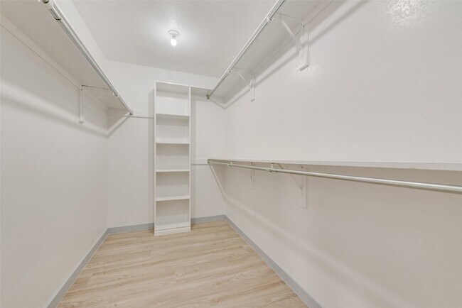 Building Photo - 1318 Deer Ridge Dr