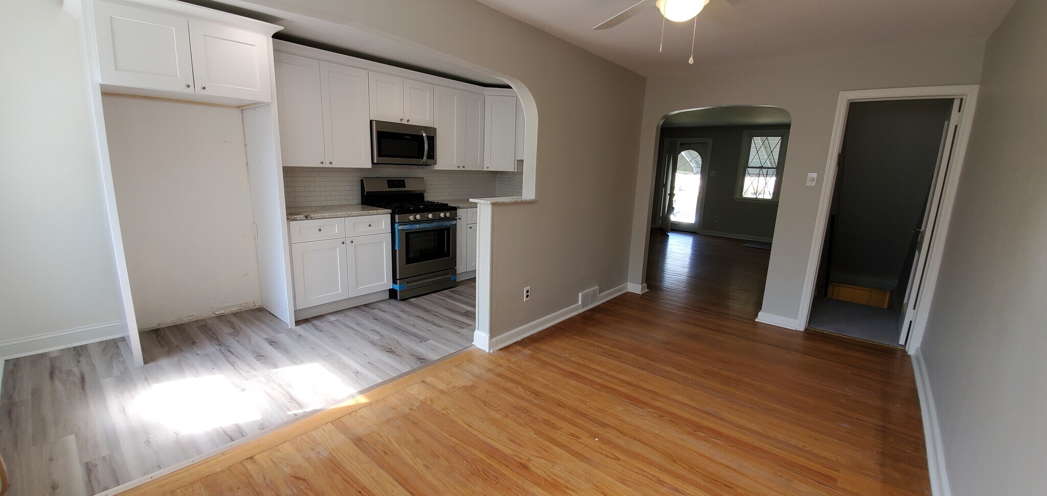 Building Photo - 717 Surrey Ln