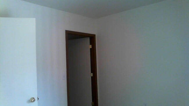 Building Photo - Non age restricted townhome available    V...