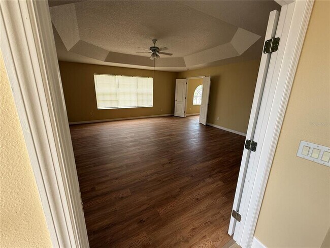 Building Photo - 933 Whispering Cypress Ln