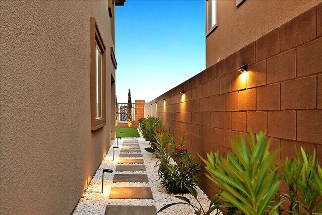 Building Photo - Luxury Summerlin West 4-Bedroom Home!