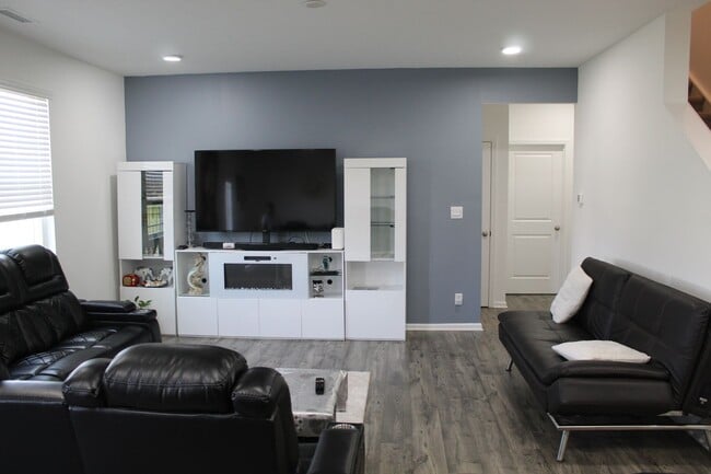 Building Photo - "Coming Soon" Beautiful 5 BR in Danville!