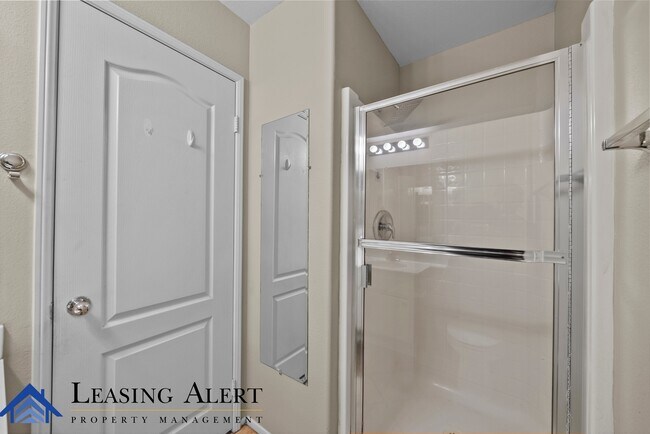 Building Photo - 23721 Skycrest Cir Dr