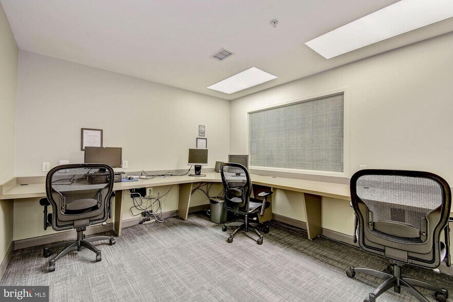 Business Center - 400 Massachusetts Ave NW