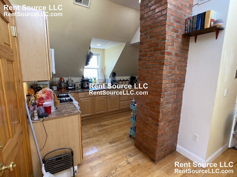 Building Photo - 20 Radcliffe Rd