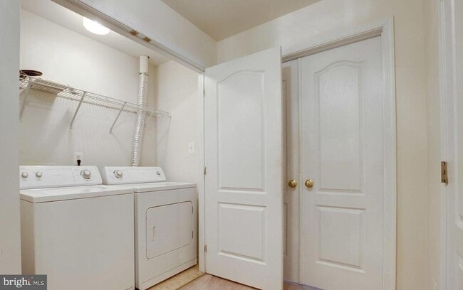 Building Photo - 25859 Kirkwood Square