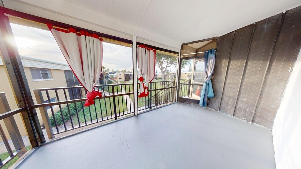 Building Photo - 1000 Lake of the Woods Blvd