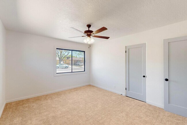 Building Photo - 2227 Inez Dr NE