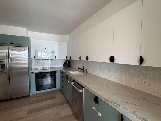 Building Photo - 5750 Collins Ave