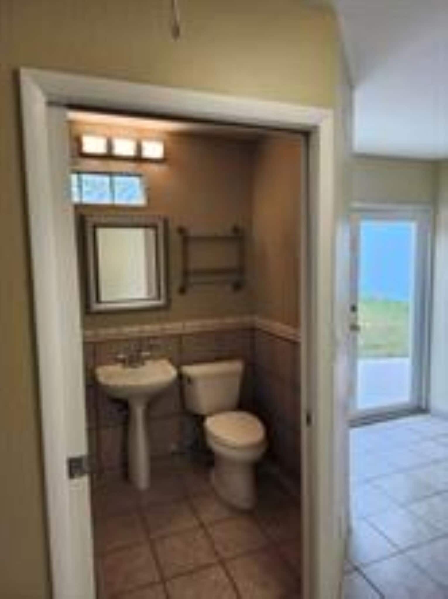 Building Photo - 953 NE 34th St