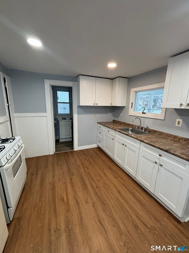 Building Photo - 126 Main St