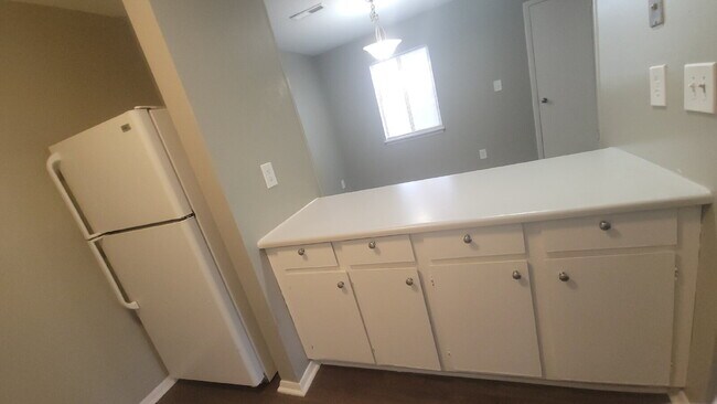 Building Photo - 906 Candlewood Dr NW