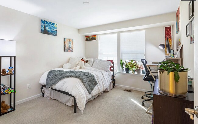 Building Photo - 6907 Stoddert Ln