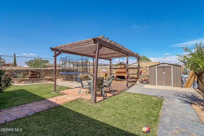 Building Photo - 3712 La Cuesta Dr