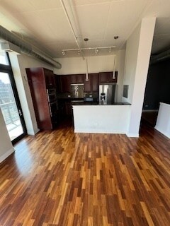 Building Photo - 740 W Fulton St