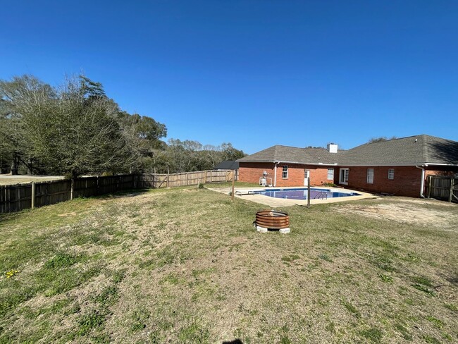 Building Photo - Oak Lake Estates - Pool w/Pool Care Included!