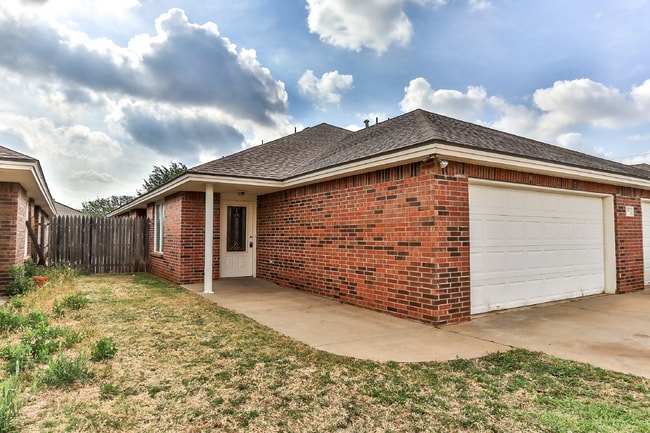 Primary Photo - 3 Bedroom, 3 Bath, 2 Car Garage Duplex.