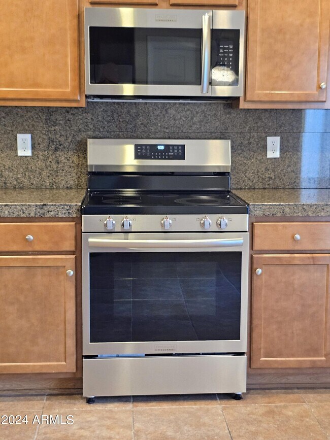 Building Photo - 6111 E Knolls Way N