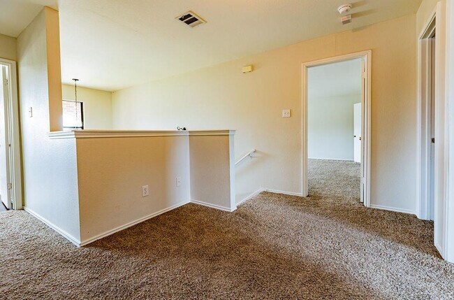 Building Photo - 219 Cottontail Dr