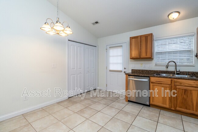 Building Photo - 624 Drakewood Rd