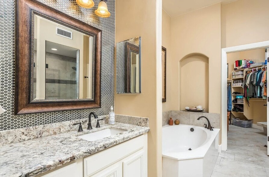 Building Photo - 8331 E Cactus Wren Rd