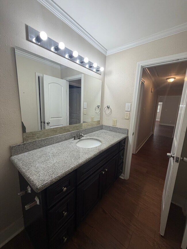 Building Photo - FOR RENT in LAFAYETTE!