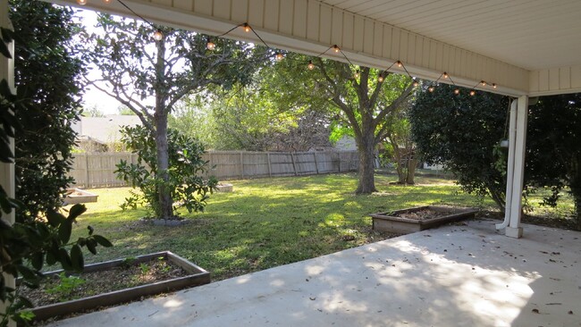 Building Photo - Renovated Harker Heights Gem – Stylish Liv...