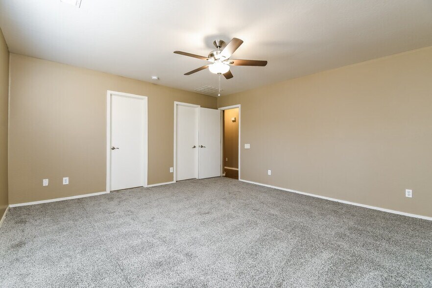 Building Photo - 1701 E Christopher St