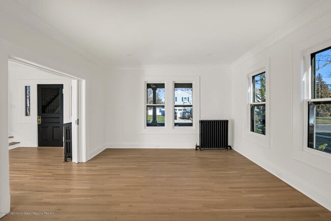 Building Photo - 23 Lincoln Ave