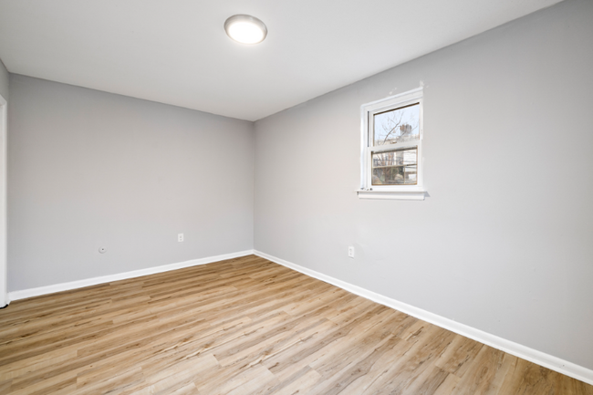 Building Photo - 4511 N Lawrence St