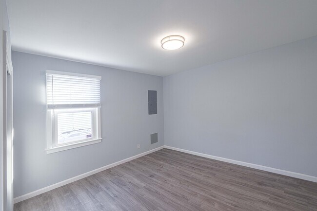 Building Photo - 1209 Veirs Mill Rd
