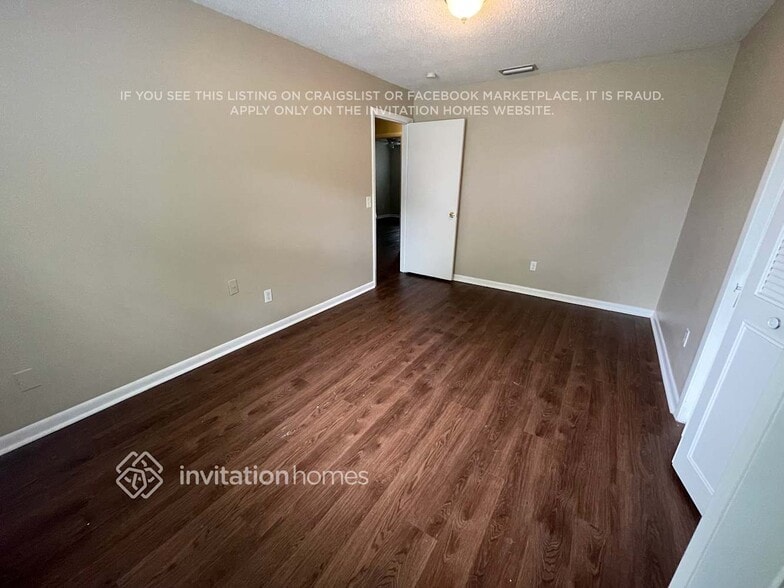 Building Photo - 6115 Donegal E
