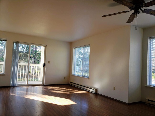 Building Photo - 1108 E Maryland St