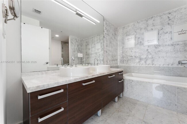 Building Photo - 253 NE 2nd St