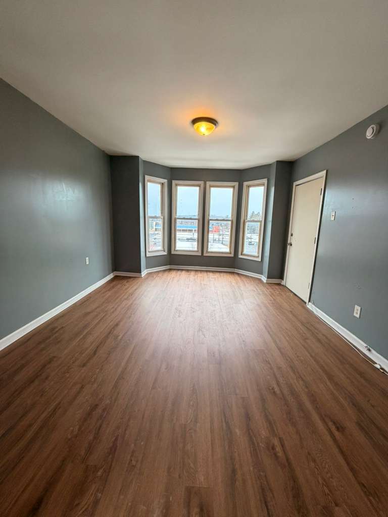 Building Photo - 884 3rd Ave
