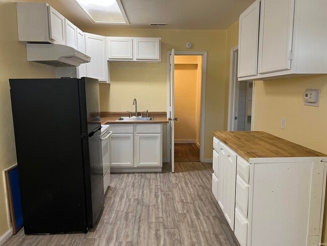 Building Photo - 1050 Rank Pkwy