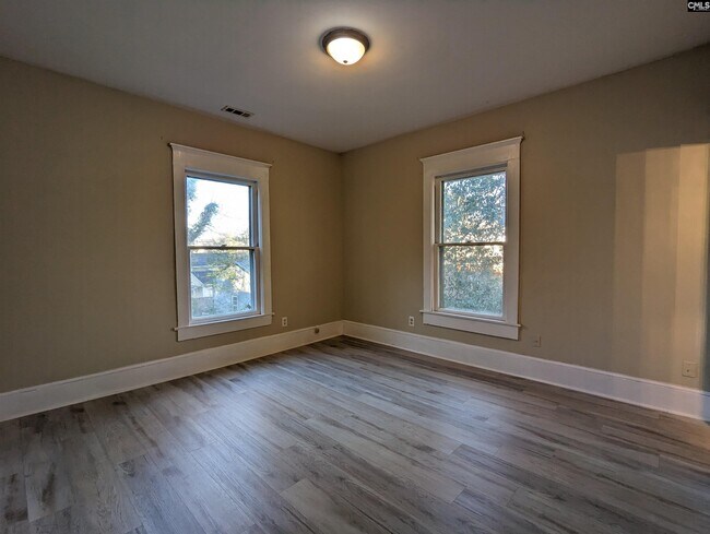 Building Photo - 3121 Rosewood Dr