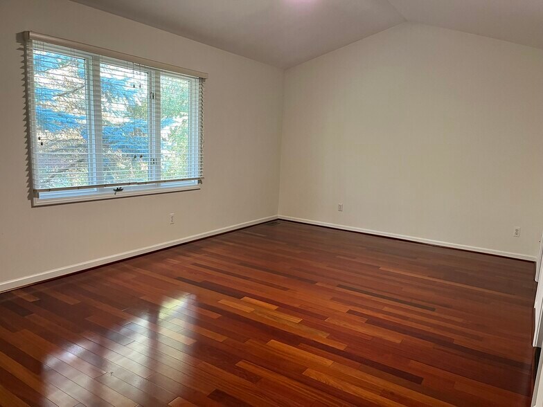 Building Photo - 4455 Park Place Dr