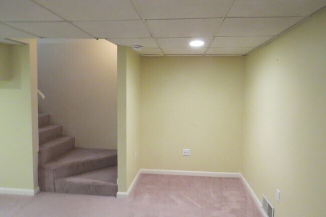 Building Photo - 14 Hartshorn Pl