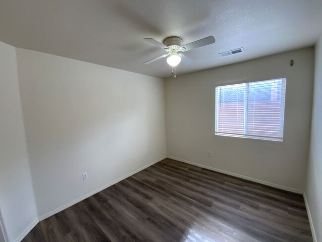 Building Photo - 4 Bedroom Single Story Home Available Near Unser Blvd NE & King Blvd NE in Rio Rancho!