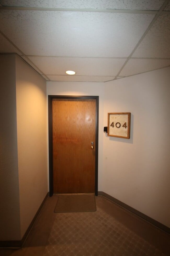 Building Photo - 600 W 76th Ave