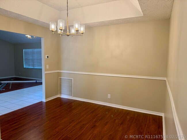 Building Photo - 13427 Kingsbury Dr