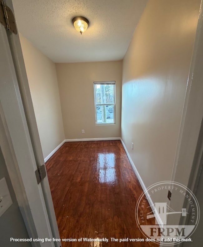 Building Photo - 1879 N Main St