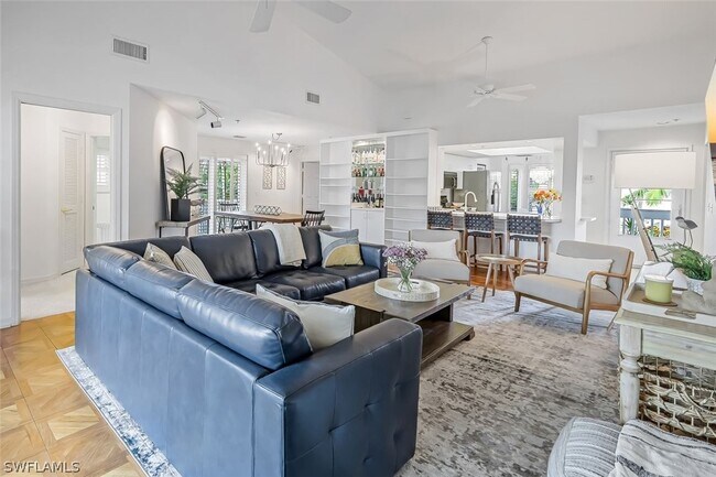 Building Photo - 433 2nd St S