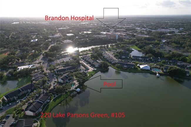 Building Photo - 220 Lake Parsons Green