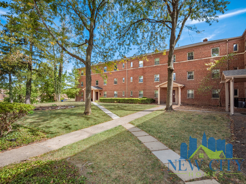 Building Photo - Newly Renovated Apartment Building