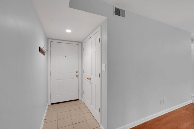 Building Photo - 739 N Hite Ave
