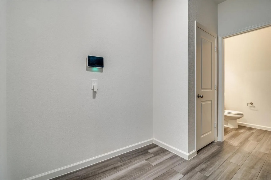 Building Photo - 731 Yorkshire Dr