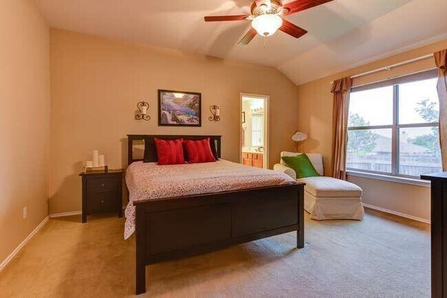 Building Photo - 910 Wild Petunia Way