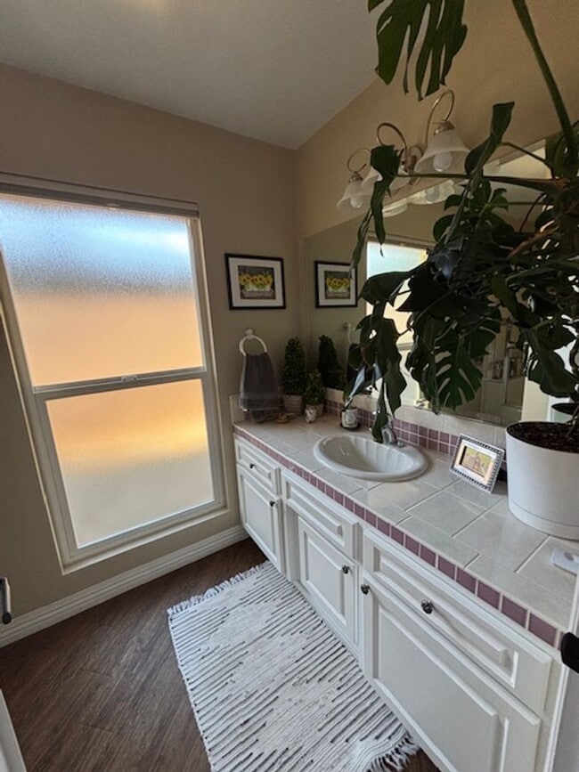 Building Photo - Stockdale Country Club 3 Bedroom Home with Paid Solar, Sunroom, RV Parking, and Ample Storage